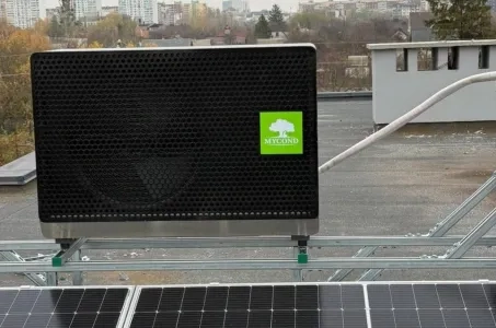 Commercial rooftop installation with Mycond BeeSmart Heat Pump